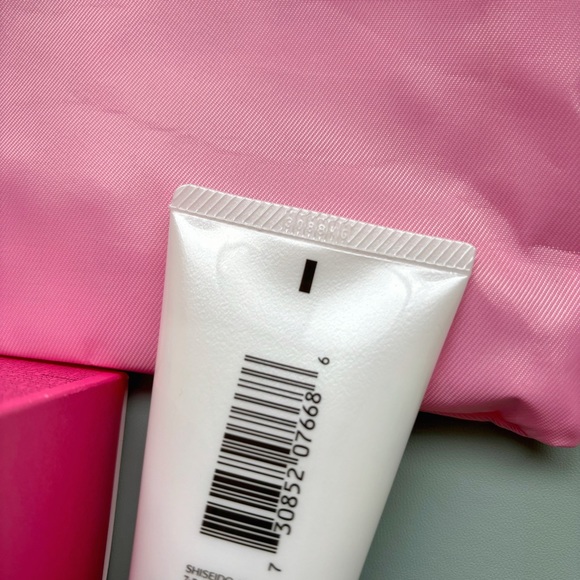 Shiseido skincare bundle - Picture 3 of 10